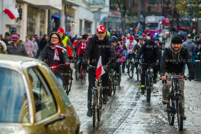 Sopot. Parada zabytkowych wozów strażackich i zabytkowych...