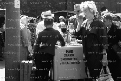 Saturator na Targu Weglowym przy Katowni w Gdansku.
1967
z0005541
Fot....