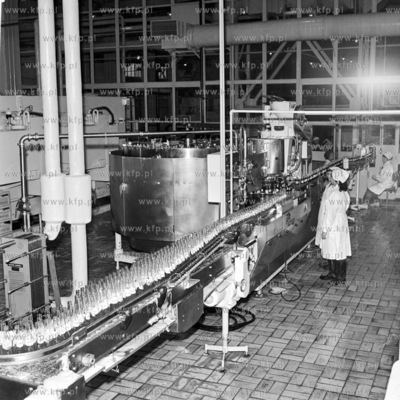 Linia produkcyjna rozlewni Pepsi Coli w Gdansku Wrzeszczu
04.03.1973
1marzec73_z.kosycarz_p06
Fot....