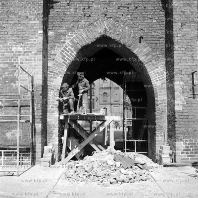 Odbudowa kamienic zniszczonch po II wojnie światowej.
04.1971
0000306z_kwiecien1971
Fot....