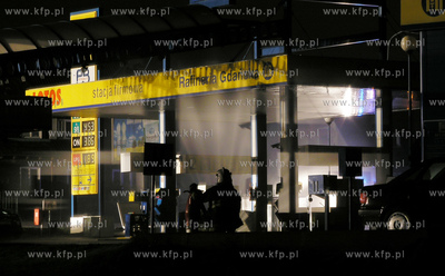 Akcja strazy pozarnej na stacji benzynowej Rafinerii...