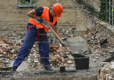 Poczatek remontu kosciola sw. Katarzyny. Pierwszym...
