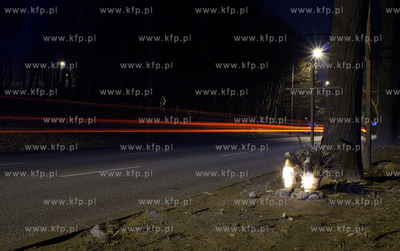 Symboliczny krzyz przy al. Zwyciestwa miedzy Sopotem...