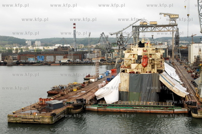 Statek Orsula w Stoczni Gdynia SA
03.05.2008
fot....