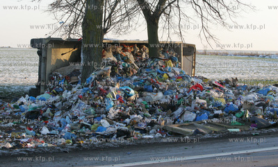 Kolbaskowo. Zachodniopomorskie. Na krajowej drodze...