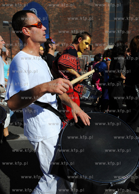 Gdansk. Parada karnawalowa grup kuglarskich z Trojmiasta...