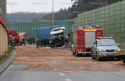 Gdynia. Z niewyjasnionych przyczyn samochod ciezarowy...