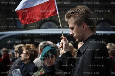 Warszawa, Minuta ciszy w intencji zmarlych osob w katastrofie...