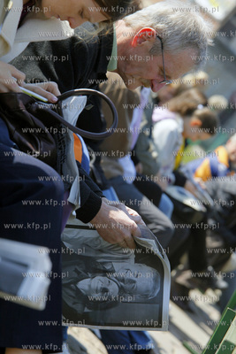 Transmisja uroczystosci pogrzebowych Pary Prezydenckiej,...