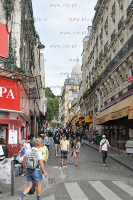 Montmartre - historyczna dzielnica Paryza polozona...