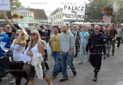 Sopot - Plac Przyjaciol Sopotu. Przemarsz zwolennikow...