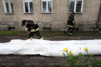 W wyniku duzych opadow deszczu doszlo do przerwania...