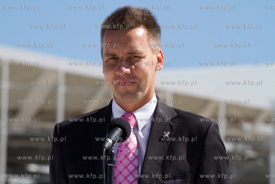 Premier Donald Tusk wizytuje budowe terminala T2 Portu...