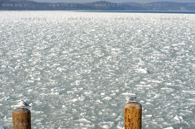 Sopot. Zimowa sceneria na plazy i sopockim molo. 16.02.2012...