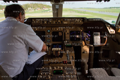 Samolot Boeing 747 już po raz szosty odwiedzil gdanskie...