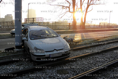 Gdansk, 3 Maja. Samochod marki Citroen wypadl z drogi...