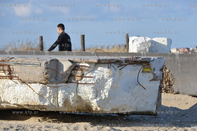 Mechelinki gm. Kosakowo (pow. Puck) Ogromne betonowo...