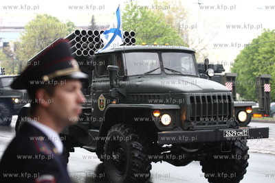 Kaliningrad , Rosja 09.05.2014 Parada na Placu Zwyciestwa...