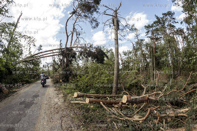 Skutki nawałnicy, która z piątku na sobotę przeszła...