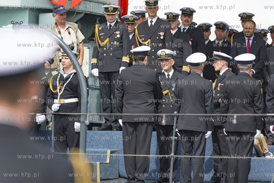 Gdynia. Święto Wojska Polskiego. Nz. Kmdr Wojciech...