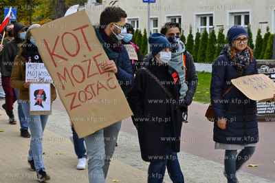 Sopot. Molo. Protest Kobiet po wydanym orzeczeniu Trybunalu...