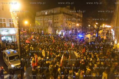 Gdańsk. Przemarsz konduktu żałobnego z trumną zamordowanego...