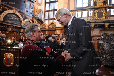 Gdansk, Dwor Artusa. Po raz kolejny wreczono medale...