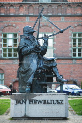 Pomnik Jana Heweliusza w Gdansku na placu przy Ratuszu...