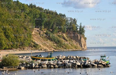 Gdynia, Orlowo. Kuter rybacki ORL-10 wraca z porannego...