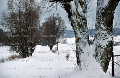 ZIma na Kaszubach. Wiejska droga pomiedzy Sulminem,...