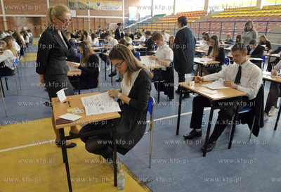 Zukowo. Gimnazjum nr 2. Drugi dzien egzaminu gimnazjalnego,...