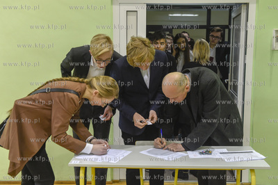 Gdańsk, Przymorze. Egzamin gimnazjalny w Gimnazjum...