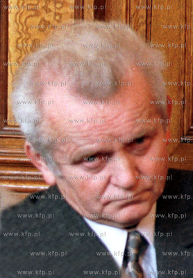 Proces grudnia 70. Wieslaw Gop na sali rozpraw 1.12.98...