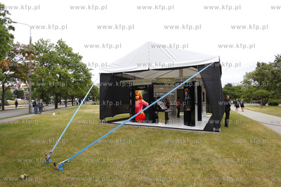 Namiot firmy Loreal na 36 Festiwalu Filmow Fabularnych...