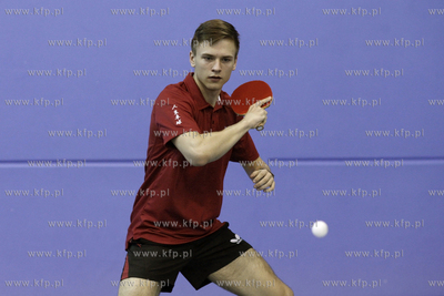 Jakub Folwarski, tenisista stolowy. 18.11.2013 fot....