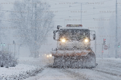 Gdansk.Ul. Grunwaldzka. Opady sniegu utrudniajace jazde.
29.12.2014
fot....