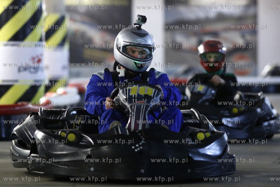 Fun Arena. Wyścig gwiazd. Na torze gokartów elektrycznych...
