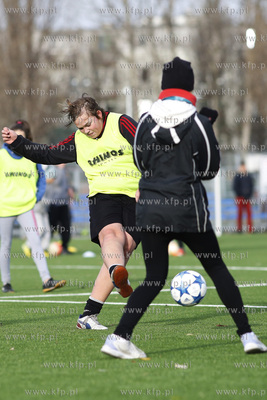 Gdansk Zaspa. Pilkarski turniej dzikich druzyn Do przerwy...