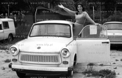 Samochod trabant produkcji NRD i dziewczyna. 2czerwiec1985_z.kosycarz_p20...