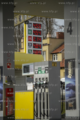 Gdańsk. Stacja paliw Lotos ul. Beethovena. 18.03.2020...