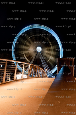 Gdańsk nocą. Kładka na Ołowiankę i koło widokowe...