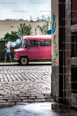 Warszawa, ul. Ząbkowska. Nz. Samochód Nysa. 25.07....