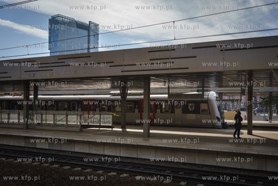 Gdańsk Wrzeszcz. Peron dworca PKP, PKM i SKM we Wrzeszczu....