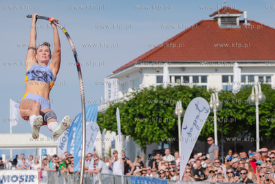 Sopot. 36. Tyczka na molo. Skoki pań. 24.06.2023 fot....