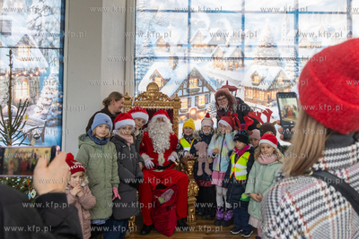 Sopot. Zapalenie światełek na ustrojonych przez dzieci...