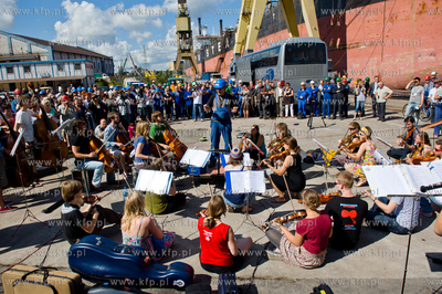 Gdansk. Stocznia Remontowa. Obudz Polske, niecodzienny...