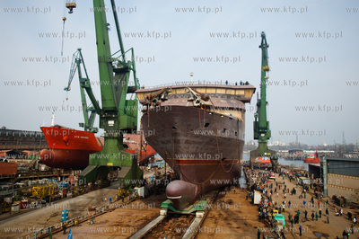 Stocznia Gdansk. Pochylnia B1. Wodowanie promu pasazersko...