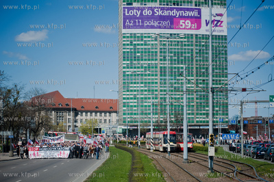 Gdansk. Manifestacja sympatykow Prawa i Sprawiedliwosci...