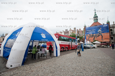 Gdansk. Swiatowy Dzien Krwiodawcy. Bankowa Akcja Honorowego...