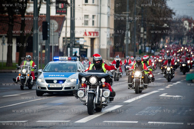 Sopot. Al. Niepodleglosci. XI edycja parady Mikolaje...
